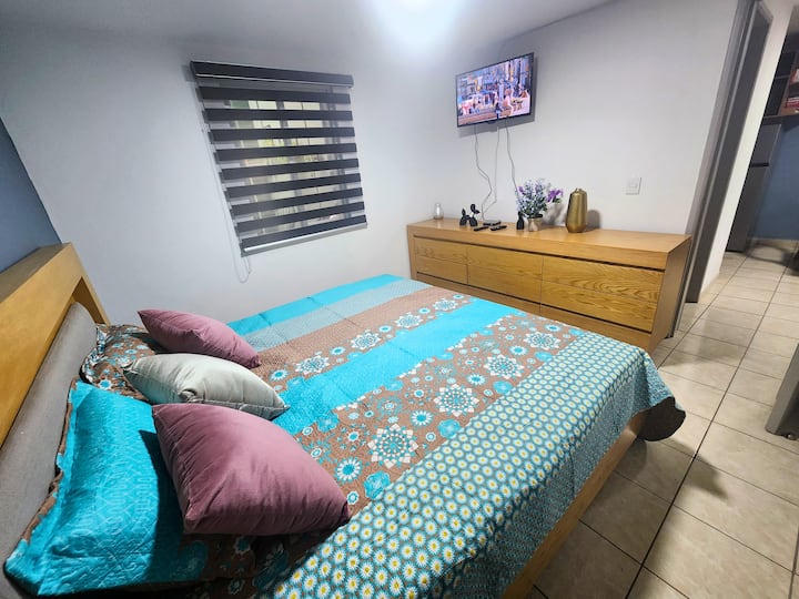 Camera da letto 1, letto matrimoniale con Smart Screen