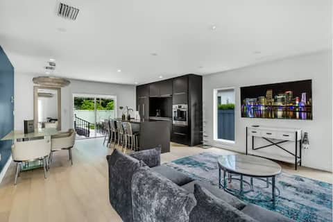 Successful Airbnb property: 5Br VillaNoir+Casita Walk Wynwood & Midtown in Buena Vista Heights