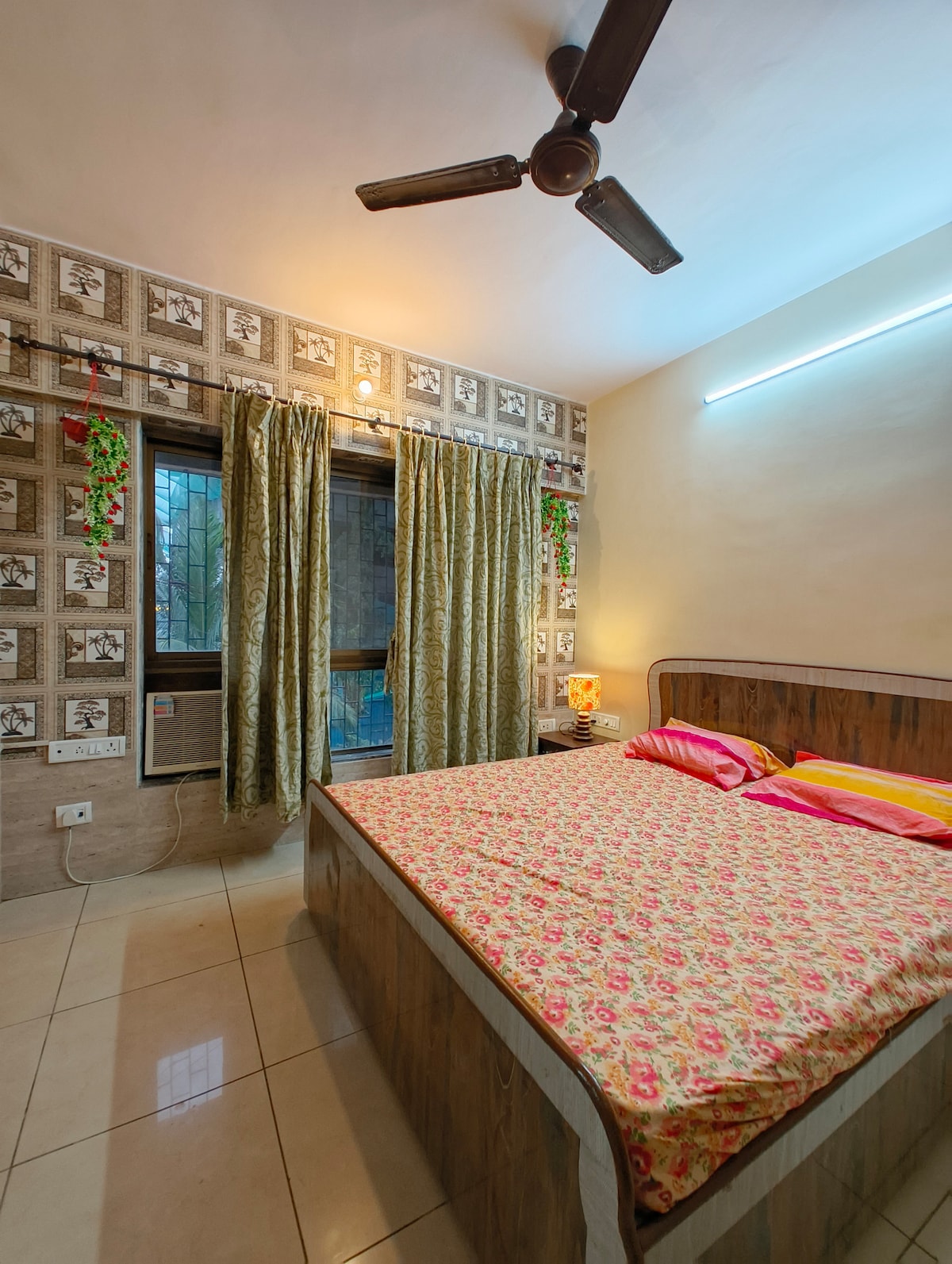 غرفة مريحة للغاية مع مكيف هواء وحمام ملحق