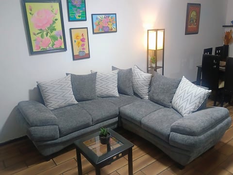 Top performing Airbnb: Charming Family House 5 minutes from the airport in Gustavo A. Madero