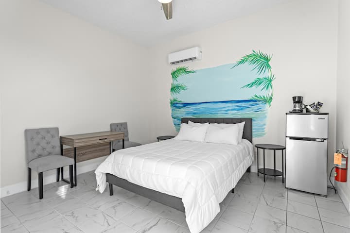 Villa Del Mare Queen Suite Unit 3 - Crescent Beach, FL