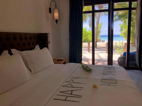 Beachfront Villa in Dhigurah (2)