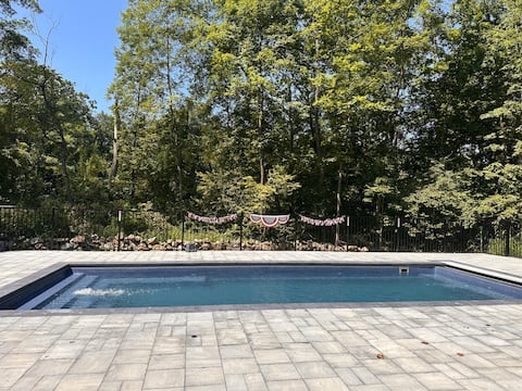 Resort-Style Pool Retreat Modern, Quiet & Spacious