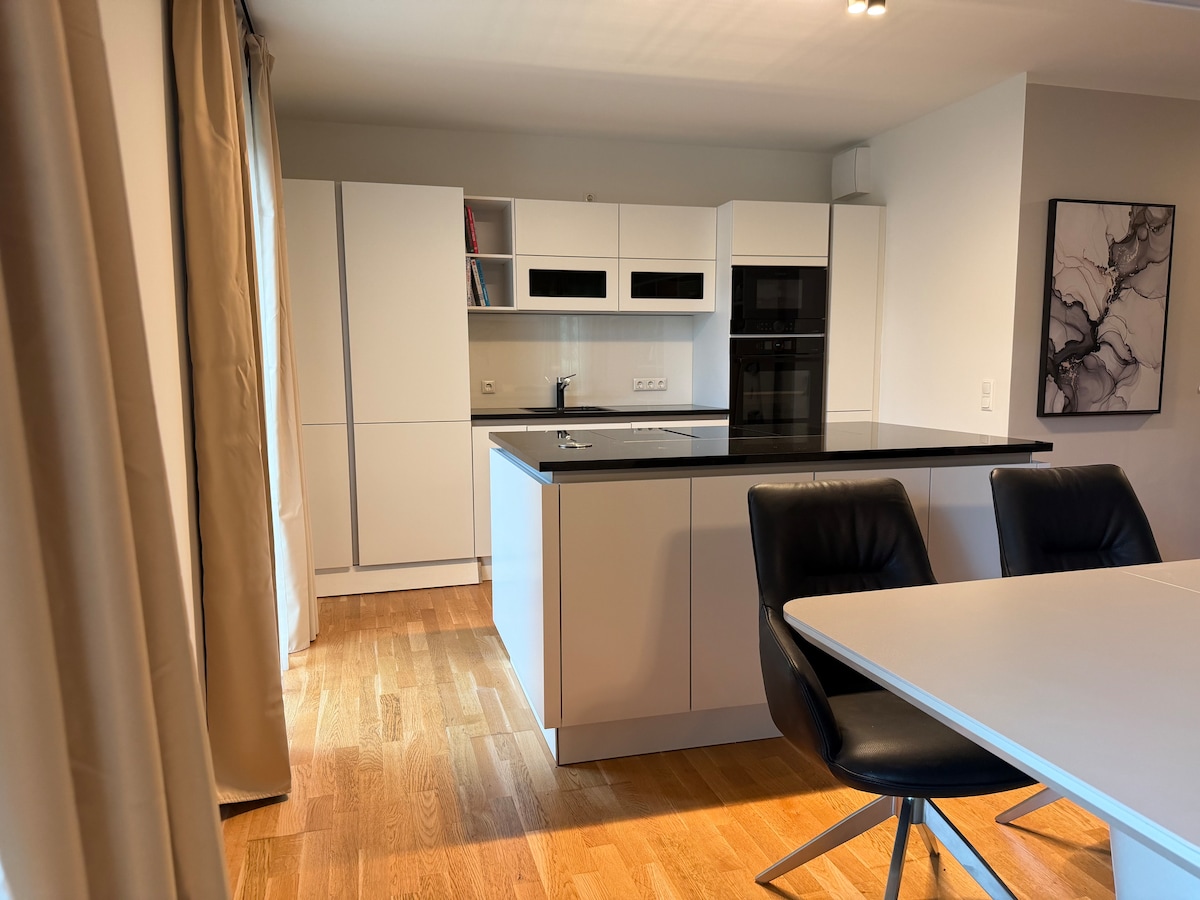 Stylish Champagne Suite next to Volksparkstadion