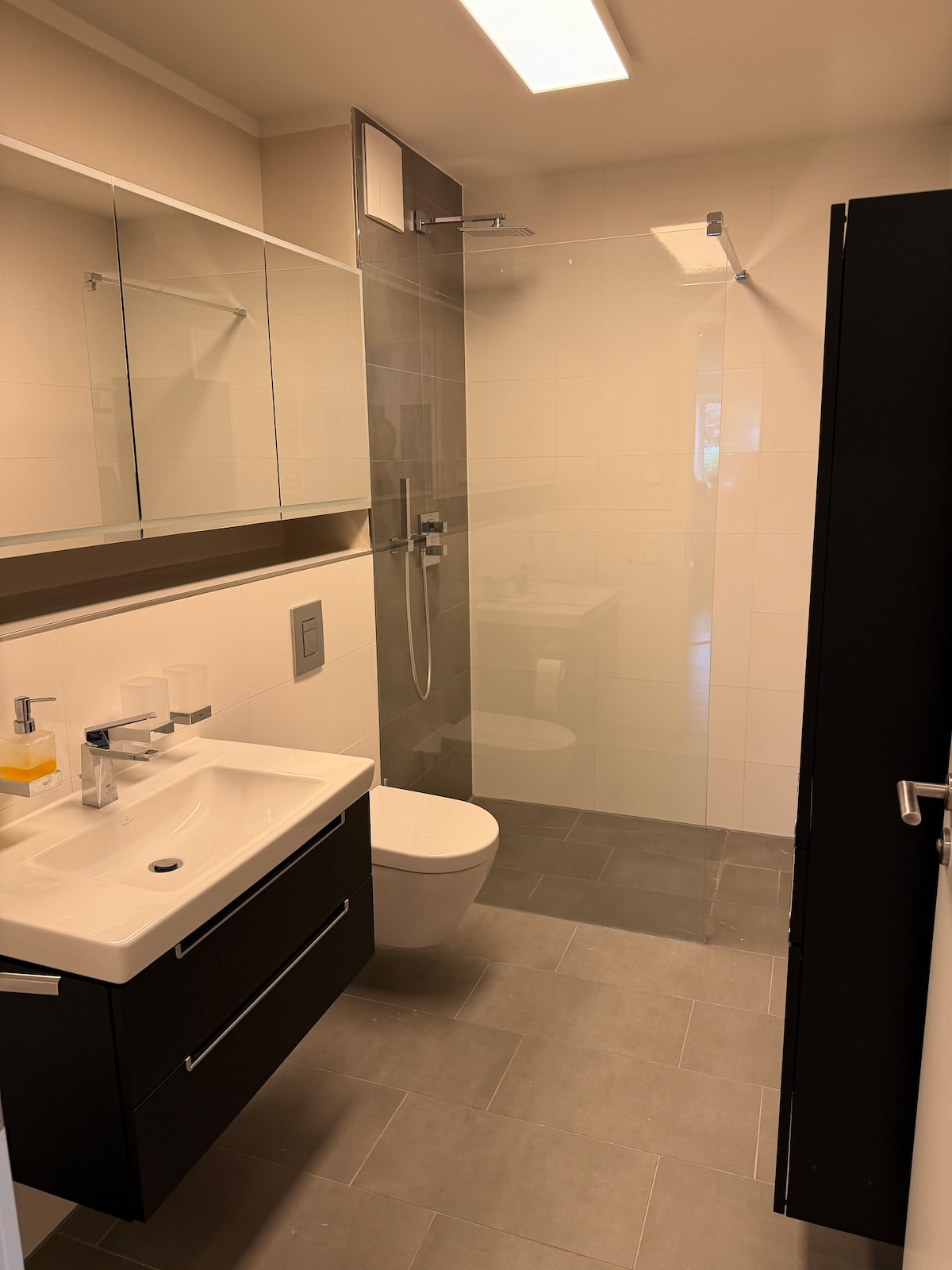 Stylish Champagne Suite next to Volksparkstadion