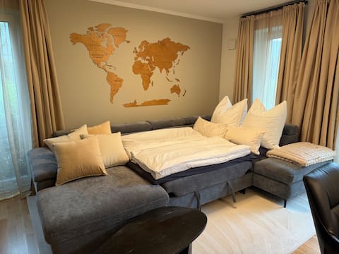 Top Airbnb: Stylish Champagne Suite near Volksparkstadion in Hamburg