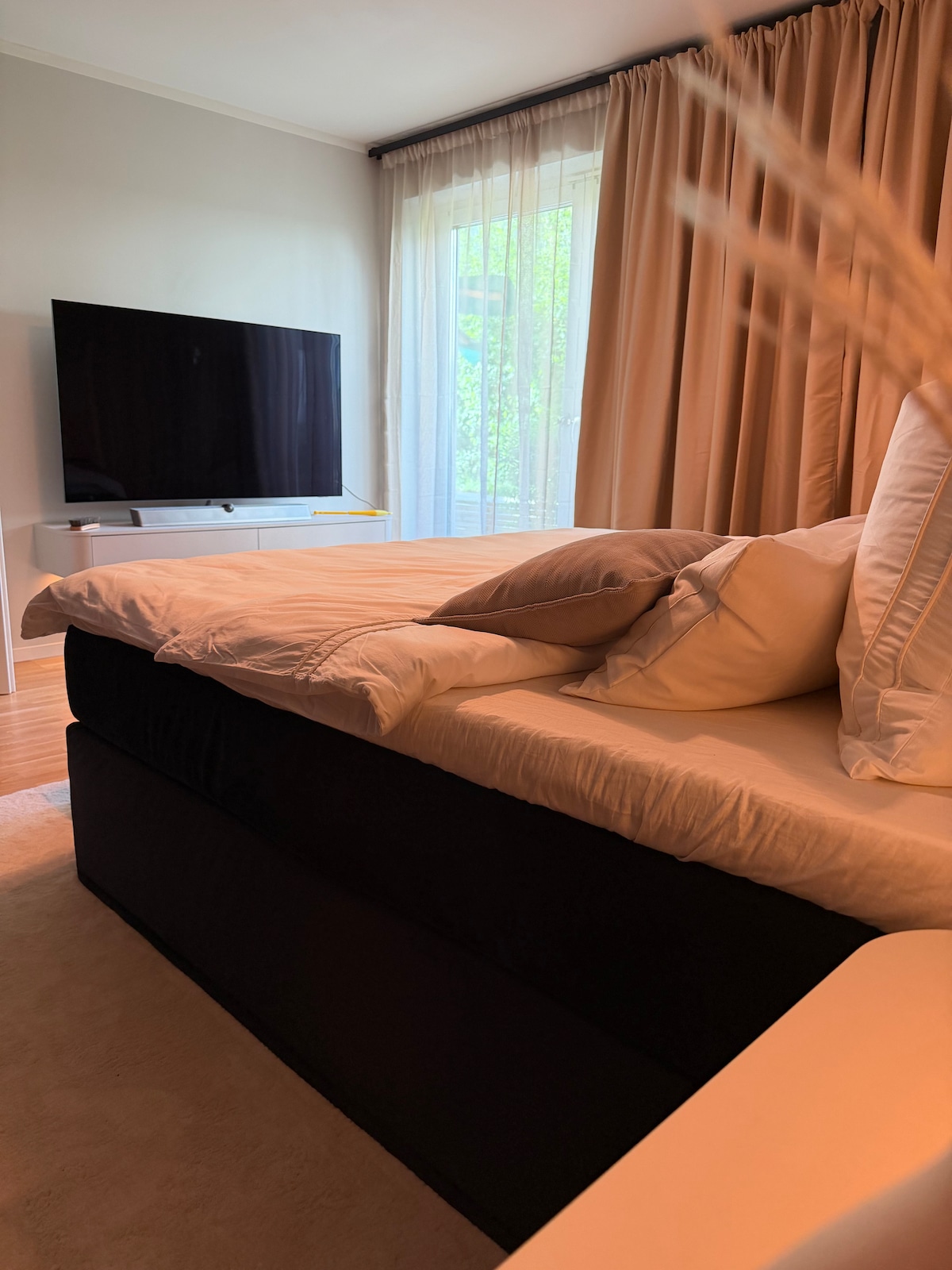 Stylish Champagne Suite next to Volksparkstadion