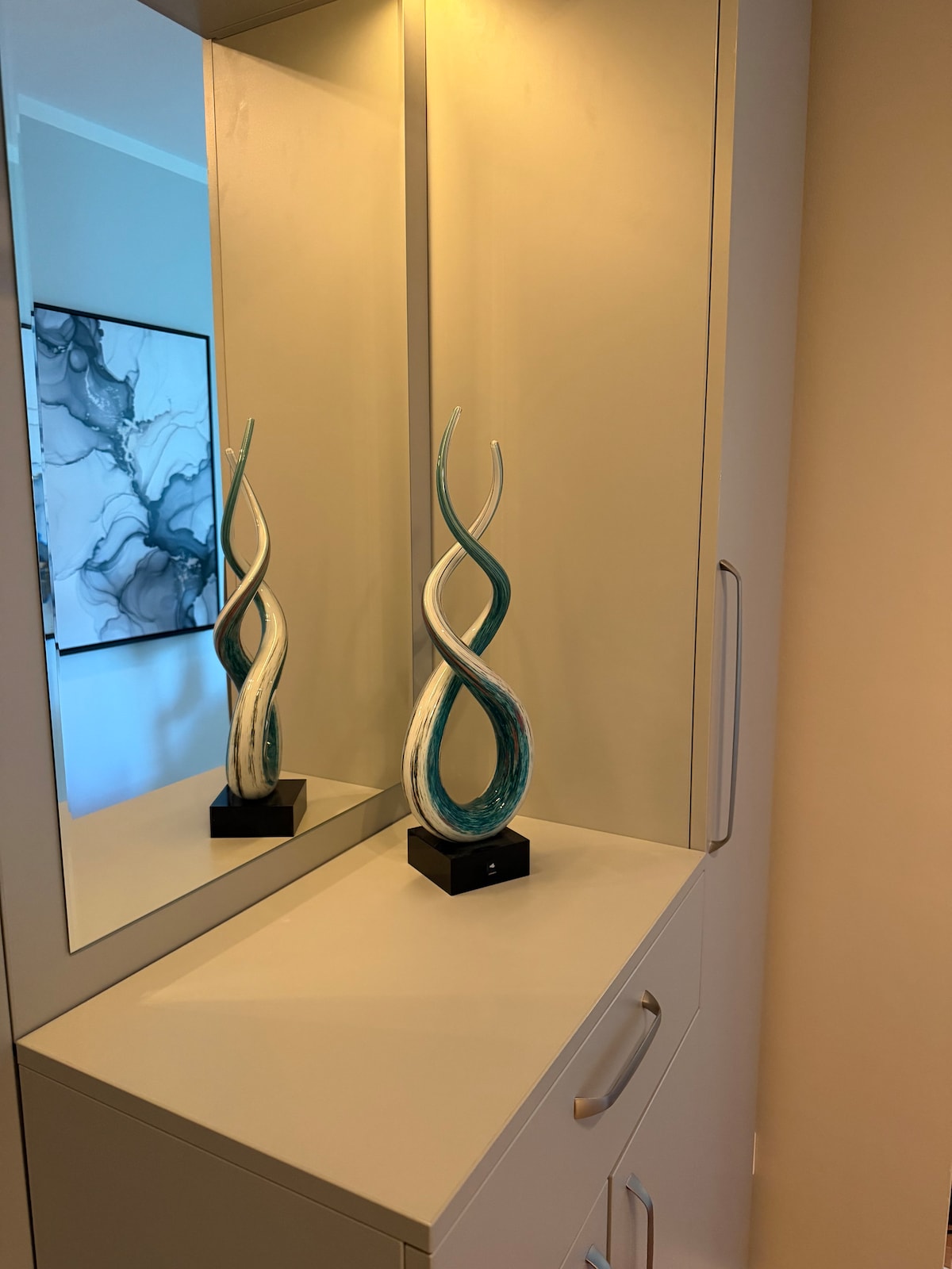 Stylish Champagne Suite next to Volksparkstadion