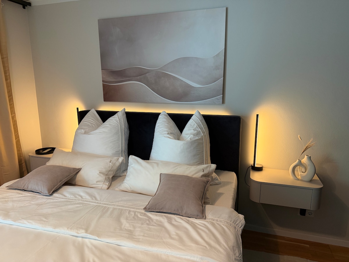 Stylish Champagne Suite next to Volksparkstadion