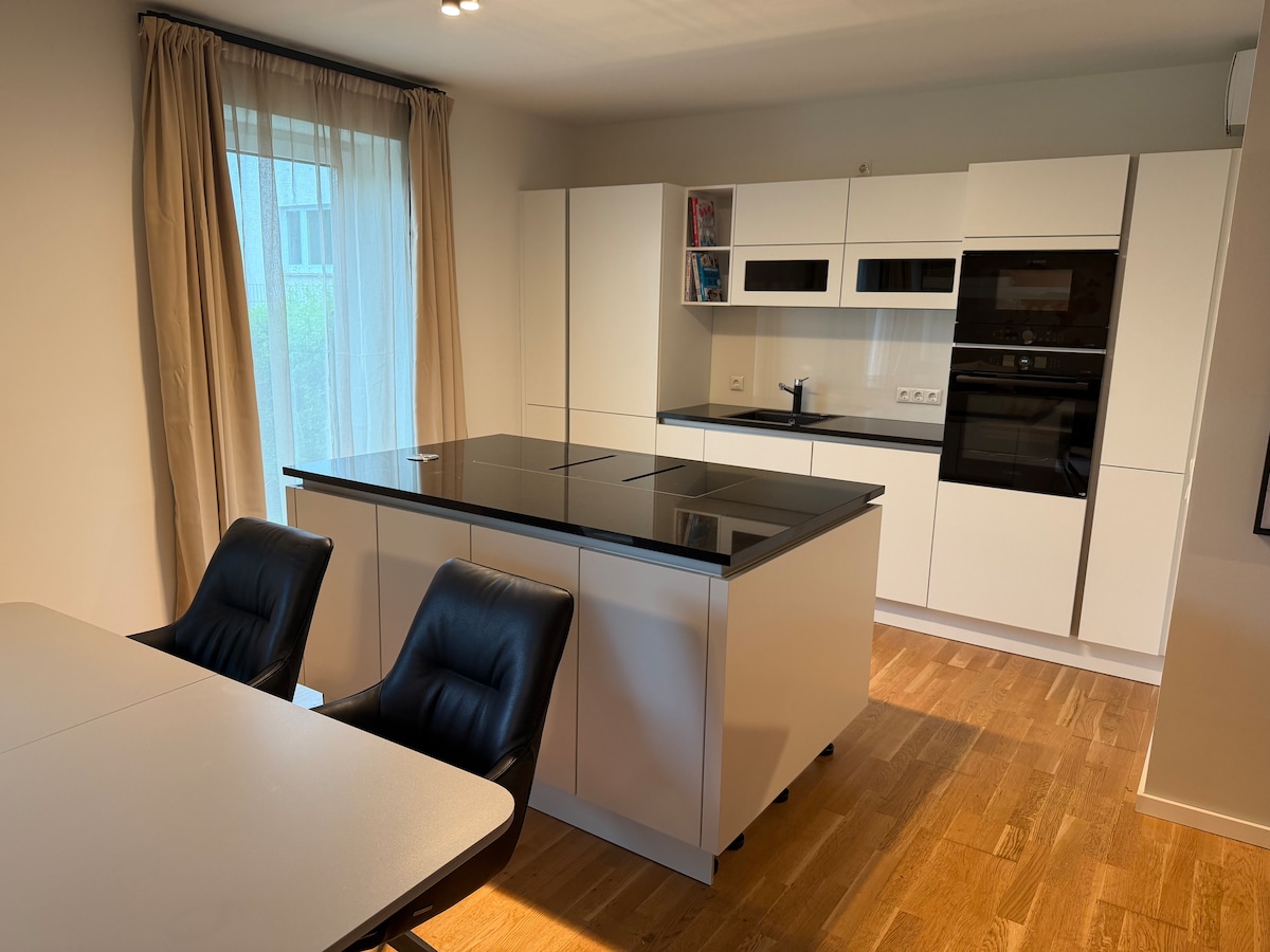 Stylish Champagne Suite next to Volksparkstadion