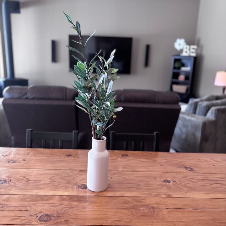 Beautiful 2 Bdr Entire Floor, River Views! - Castlegar