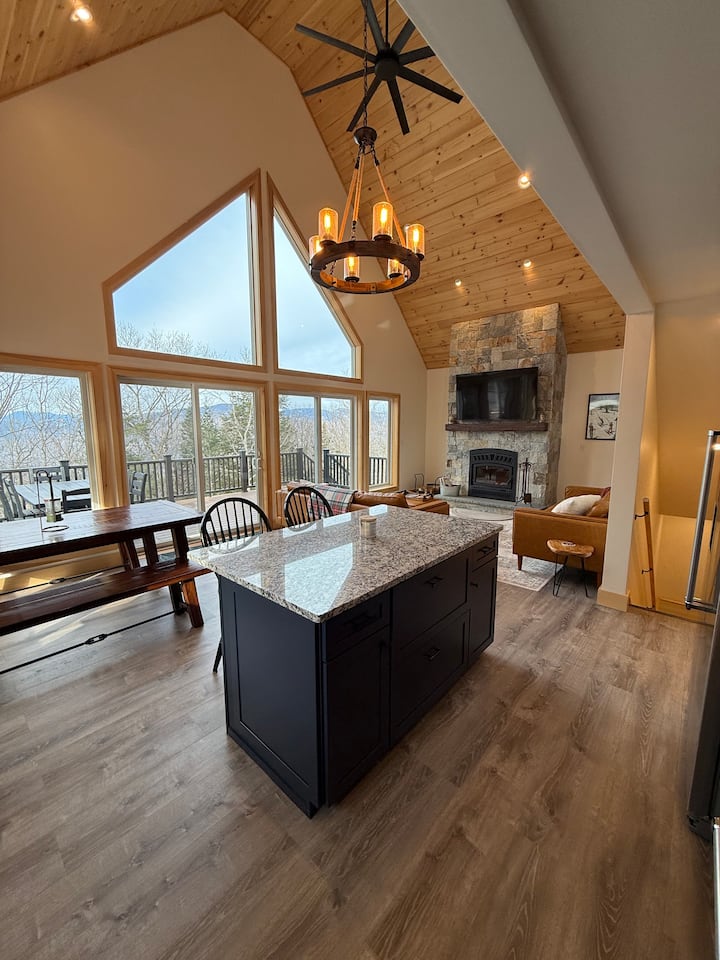 Gorgeous Mountainside Chalet - Jackson, NH