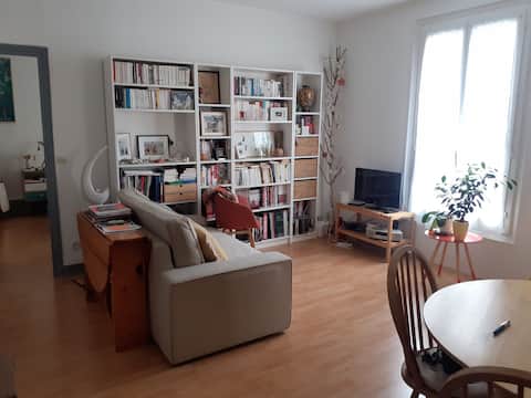 Top performing Airbnb: Charming 2 room Vincennes close to metro and RER in Vincennes