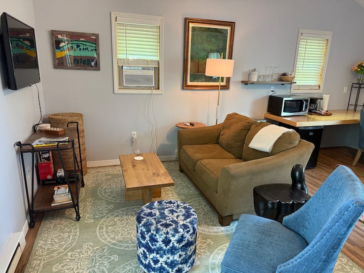The Artist’s Studio | Guesthouse In Saugerties - Woodstock, NY