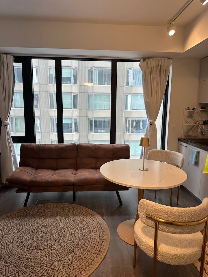 Heart Of Yorkville! Chic, Modern, 1 Min To Subway - 
