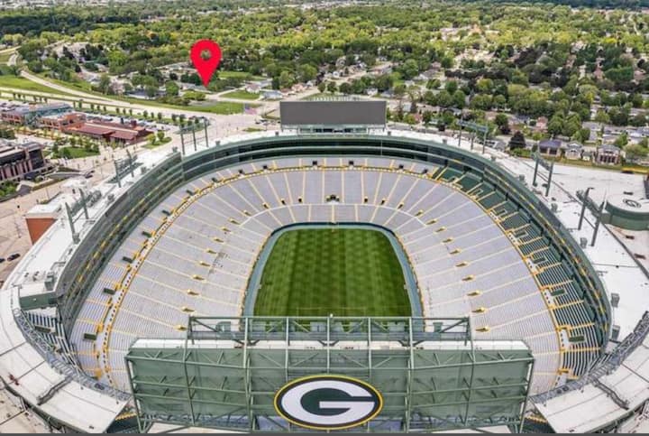 Under The Lights Of Lambeau - Green Bay, WI