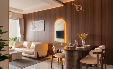 Luxury  home/2br/3beds/2wc/pool/gym/city view