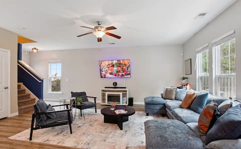 Popular Airbnb listing: Family Fun House | Sleeps 12 | Fire Pit & Office in Pooler