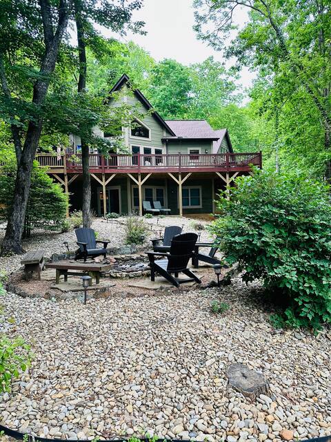 Mtn View Luxury Home surrounded by ntl forest