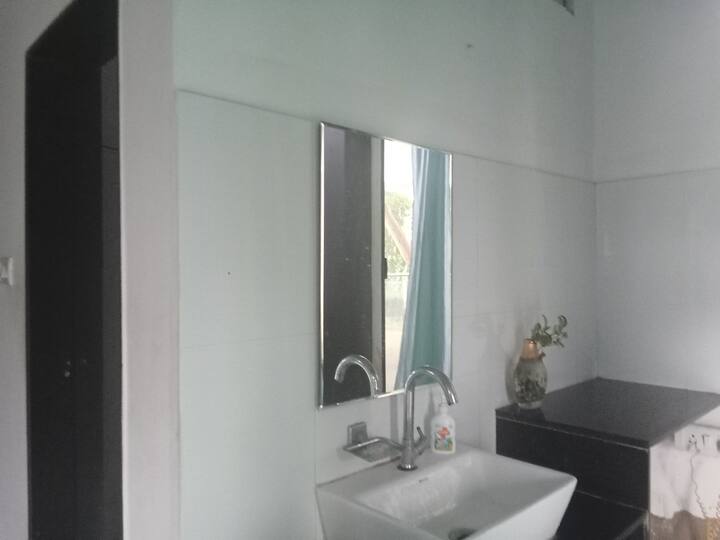 Full bathroom 1 image 2