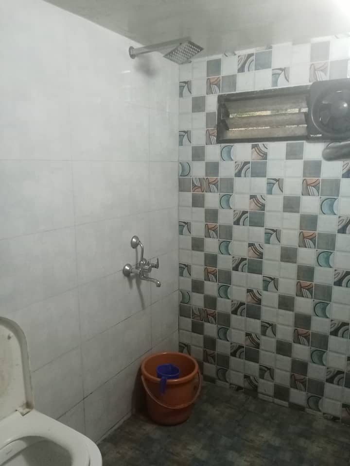 Full bathroom 3 image 1