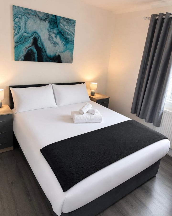 Grand 4-bed Corporate Flat - Free Parking - Watford