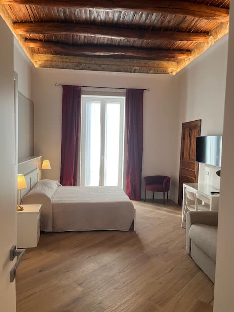 Top Airbnb: Apartment with bathroom and kitchen. a Napoli