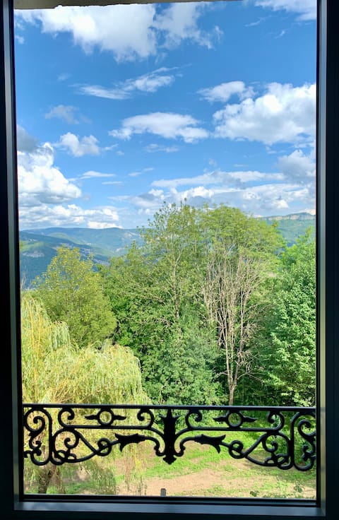 Haut-Jura Mountain View Gîte