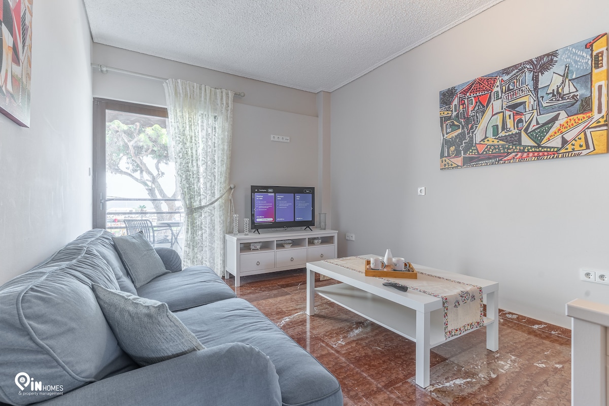 Вашето стилно убежище ви очаква, перфектна комбинация от комфорт и съвременен дизайн, идеална за уютни вечери или просто да се насладите на спокойната атмосфера.