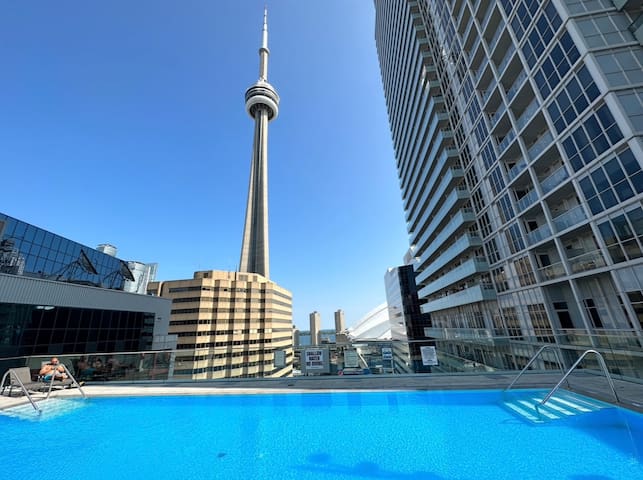 Chic Style Condo | 2BR CNTower View + Rooftop Pool