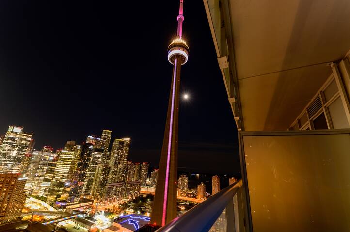 Chic Style Condo | 2BR CNTower View + Rooftop Pool gallery image 5