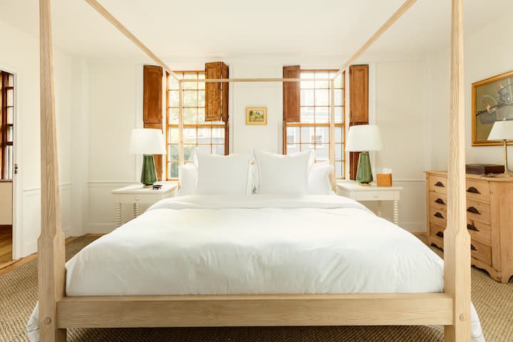 Charming King + Daybed Room In Historic Nantucket - Nantucket, MA