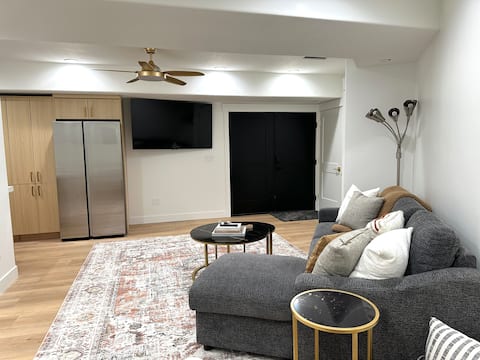 Top performing Airbnb: New bsmt apt - Separate entrance - EV Charging in Lehi
