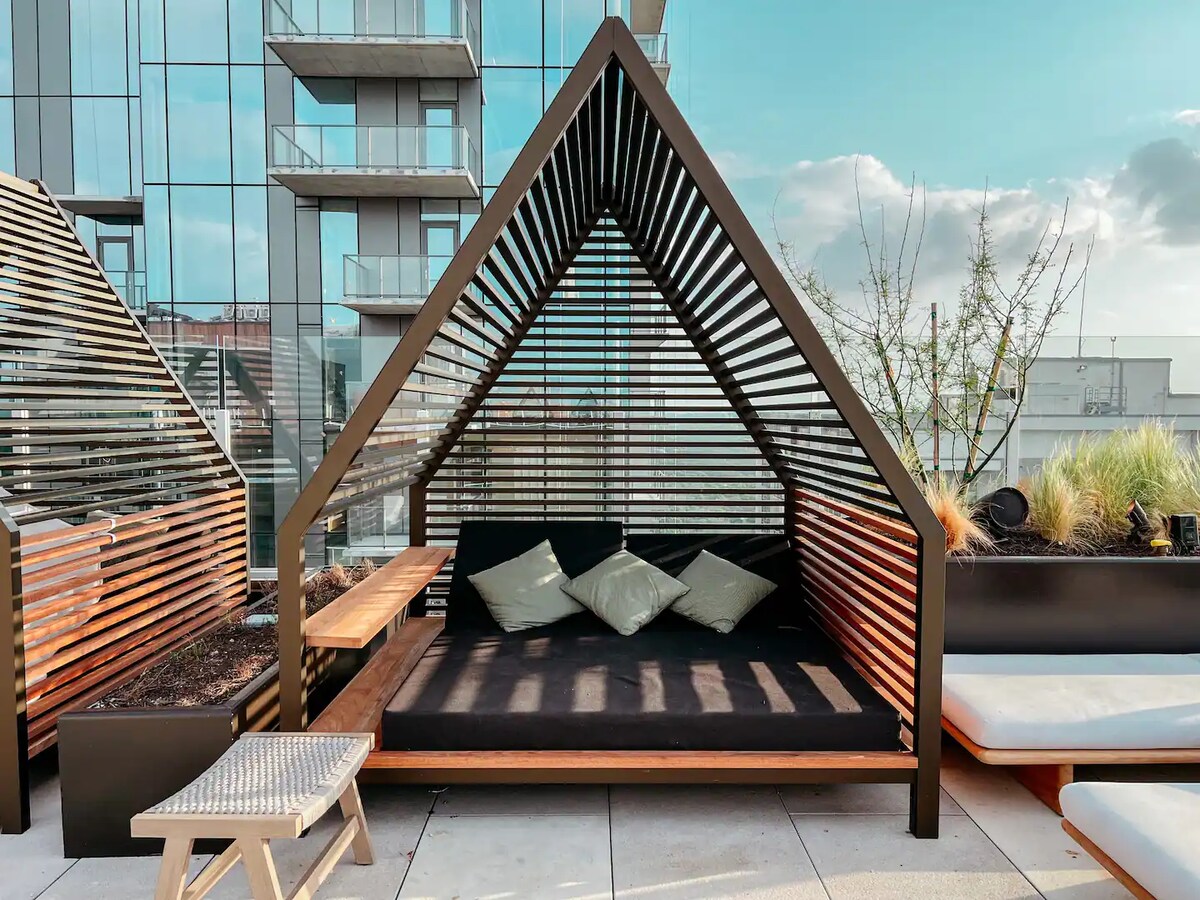 Downtown Dream | Rooftop Pool