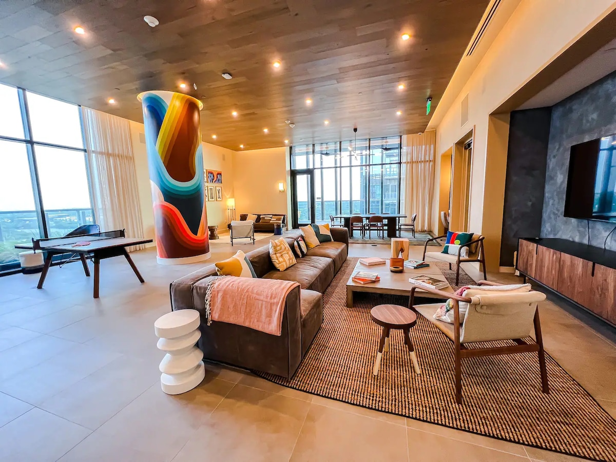 Downtown Dream | Rooftop Pool