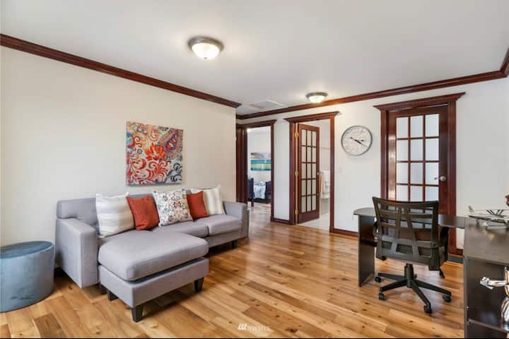 Cozy 2 Bedroom 1 Bathrooom Space - Des Moines, WA
