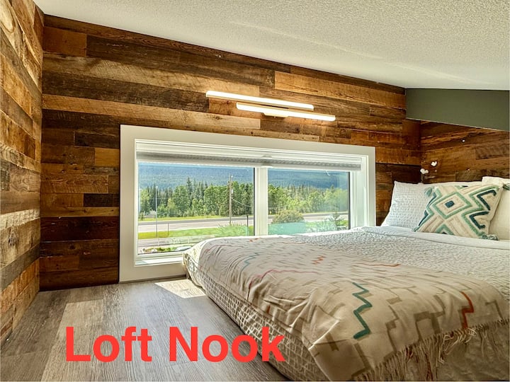 Malé podkrovie na spanie nad jedálenským priestorom.