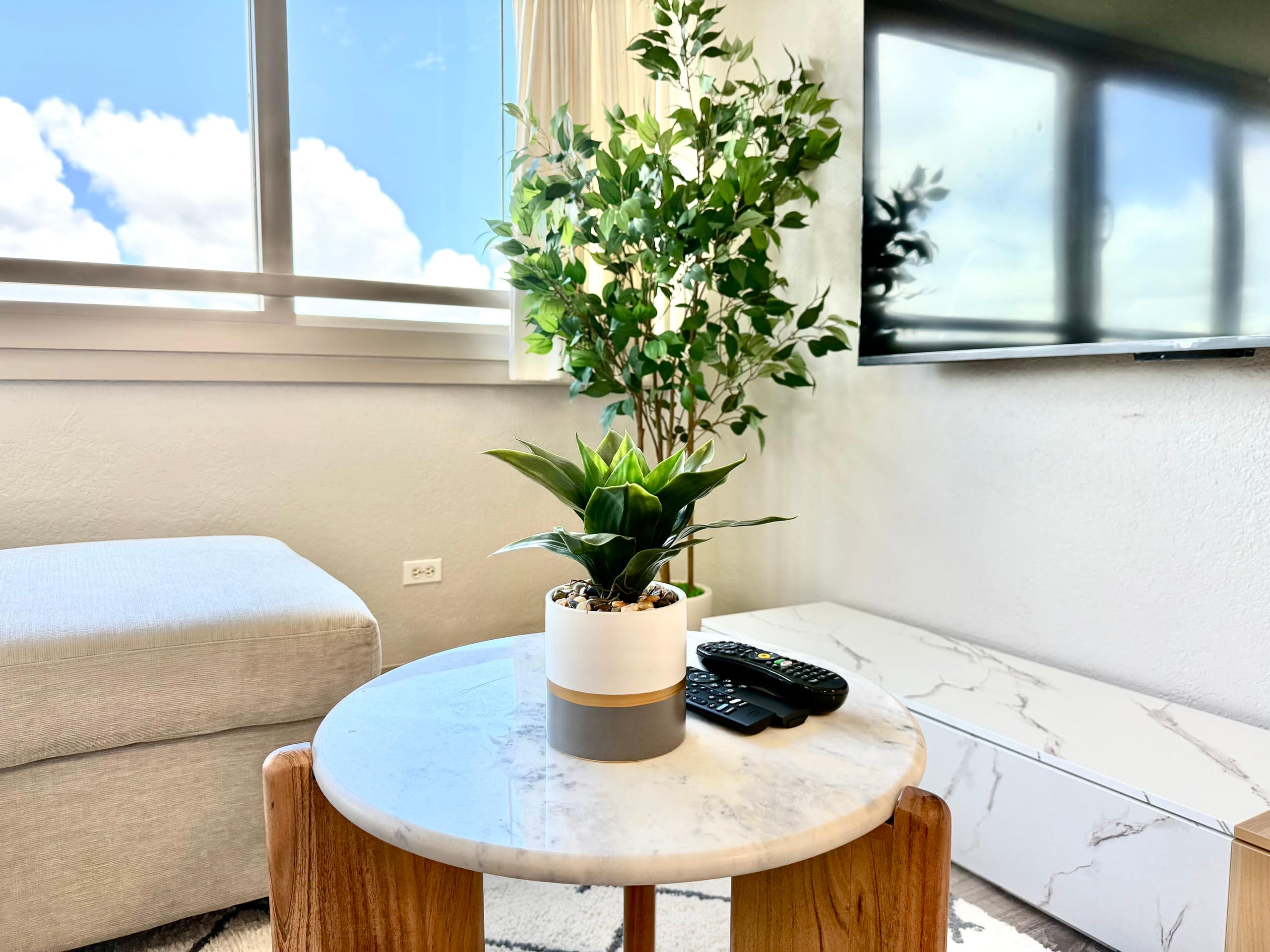 29High FL Views-2Rooms Group Stay Heart Waikiki - Image 3