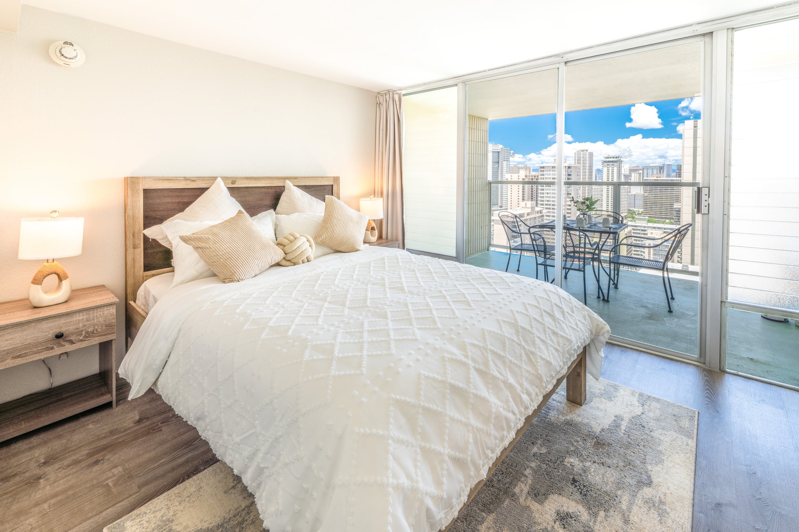 29High FL Views-2Rooms Group Stay Heart Waikiki - Image 1