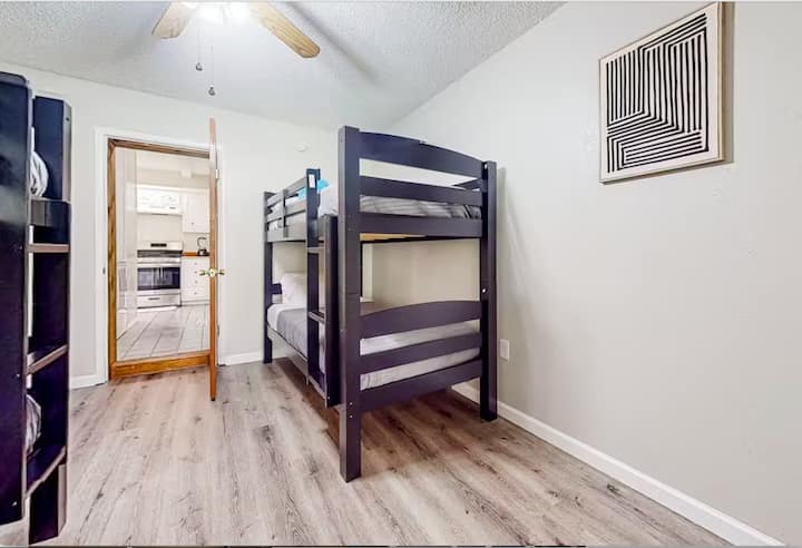 КРЕВЕТИ НА СПРАТ