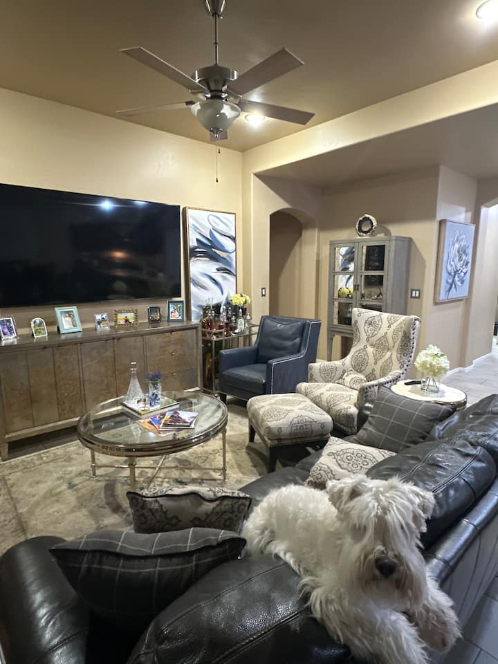 Hotel Style Room Without The Cost Or People - Santa Teresa, NM