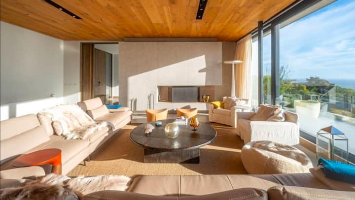 Moderna Casa De Playa Con Gran Arquitectura - Zapallar