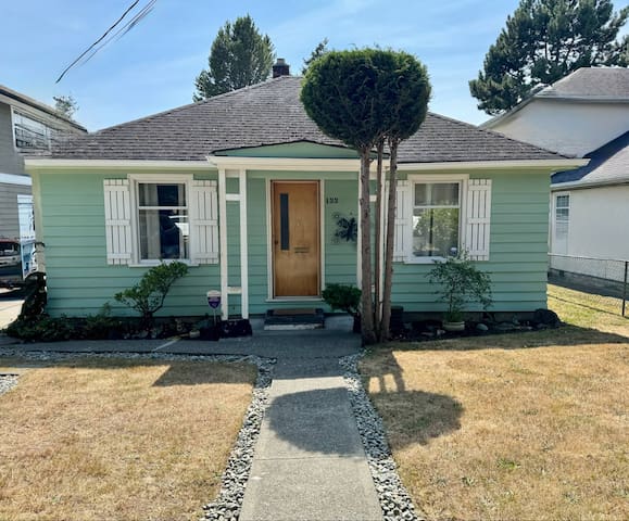 Cozy Vintage Cottage