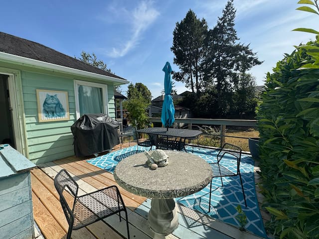 Cozy Vintage Cottage gallery image 4