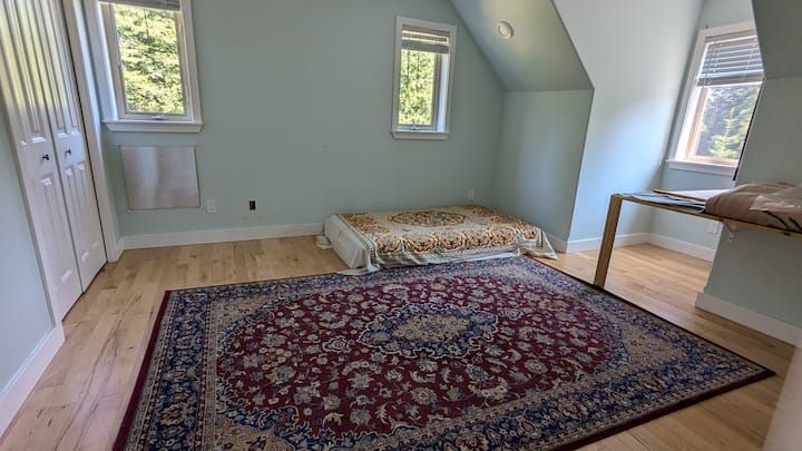 Zimmerbilder nur als Referenz. Bis zum 1. Oktober werde ich das Zimmer mit kompletten Schlafzimmermöbeln inklusive Zubehör einrichten.