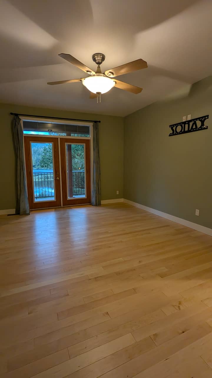 Zimmerbilder nur als Referenz. Am 1. Oktober werde ich das Zimmer mit kompletten Schlafzimmermöbeln und Accessoires einrichten.