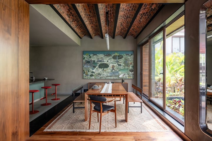 Dining area image 1