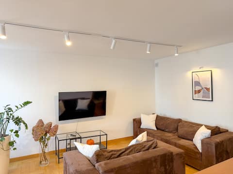 Top Airbnb: 100 m² • 3 BR • Parking • Balcony • Fabryczna City in Grzegórzki