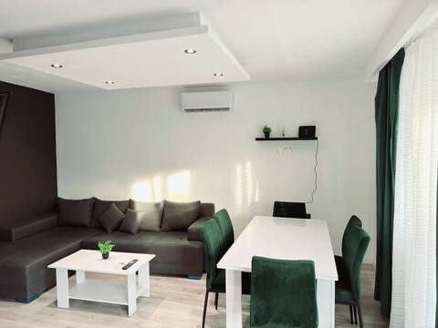 Popular Airbnb listing: [Autumn Deal] 50m from beach | 4-Star Escape in Kaštel Kambelovac