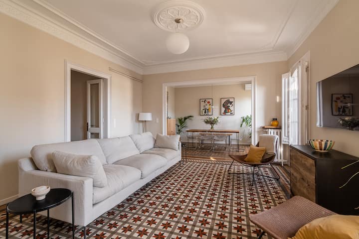 Mid-term Designer Period Apartment - Barcelona